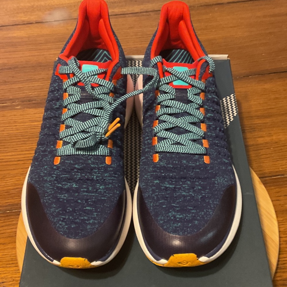 New in the box men’s rabbit Dreamcatcher athletic shoe size 9.5